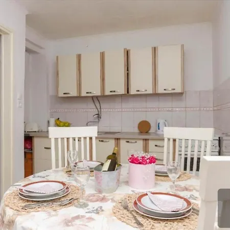 Toni & Sara Apartment